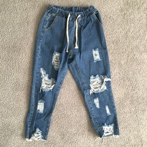Ripped cropped jeans with tie